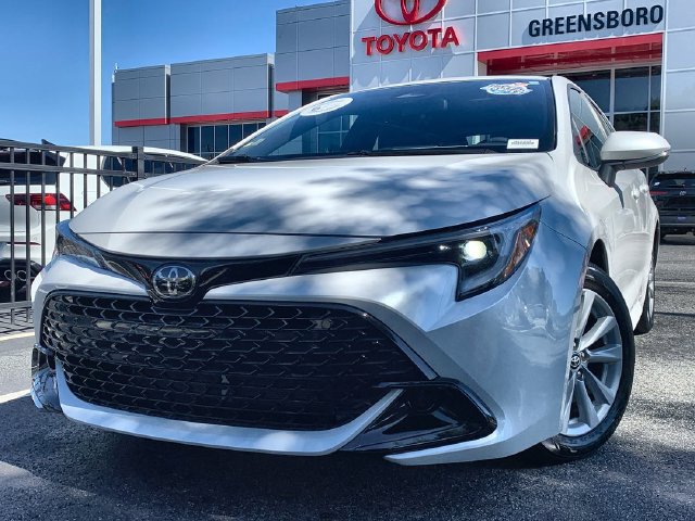 Used 2025 Toyota Corolla SE w/ SE Package FWD image 1