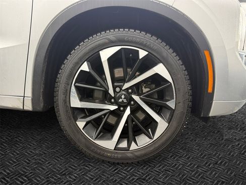 Used 2022 Mitsubishi Outlander SEL image 11
