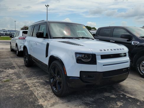 Used 2022 Land Rover Defender 110 X-Dynamic SE AWD/4WD image 1