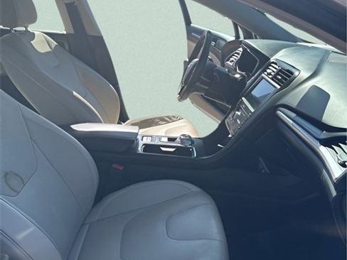Used 2018 Ford Fusion Titanium image 27