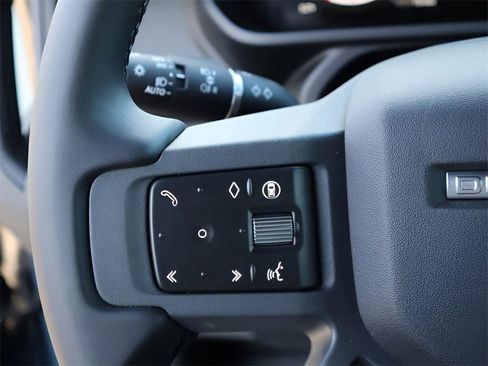 New 2026 Land Rover Defender 110 X-Dynamic SE image 30