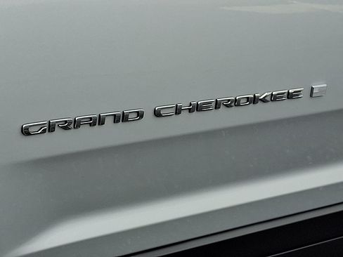 Used 2023 Jeep Grand Cherokee Limited w/ Trailer Tow Prep Group (B) image 33