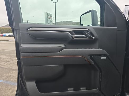 Used 2025 GMC Sierra 2500 AT4 w/ AT4 Premium Plus Package image 17