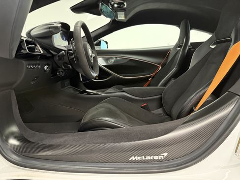 Used 2023 McLaren Artura RWD image 11