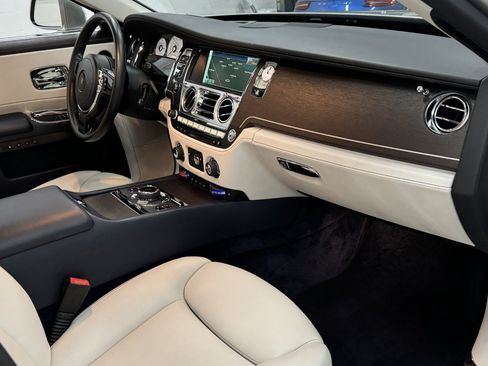 Used 2015 Rolls-Royce Ghost RWD image 44