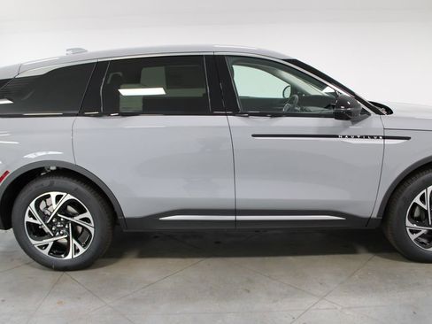 New 2026 Lincoln Nautilus Premier image 10