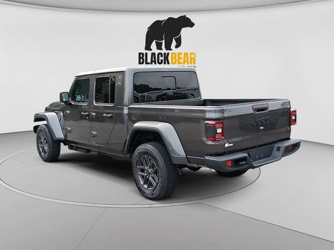 New 2026 Jeep Gladiator Sport AWD/4WD image 5