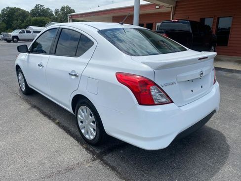 Used 2019 Nissan Versa SV image 3