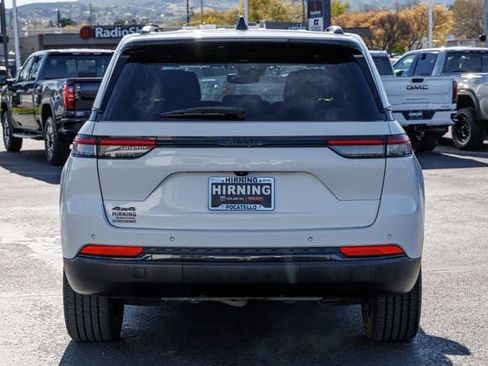 Used 2023 Jeep Grand Cherokee Altitude AWD/4WD image 4