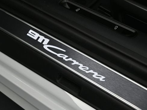 Certified 2025 Porsche 911 Carrera RWD image 28