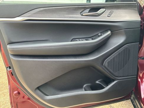 New 2025 Jeep Grand Cherokee Limited w/ Luxury Tech Group II image 11