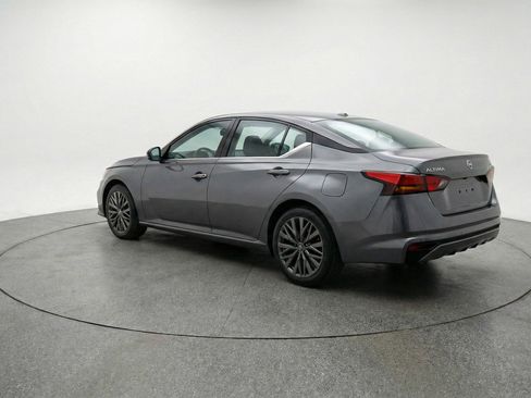 Used 2025 Nissan Altima 2.5 SV FWD image 6