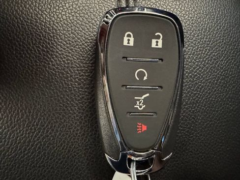 Used 2023 Chevrolet Equinox Premier FWD image 17