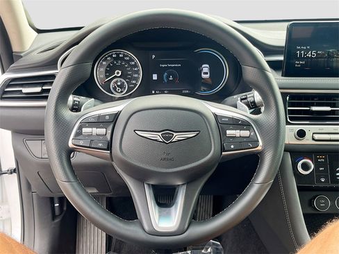 Used 2025 Genesis G70 2.5T image 11