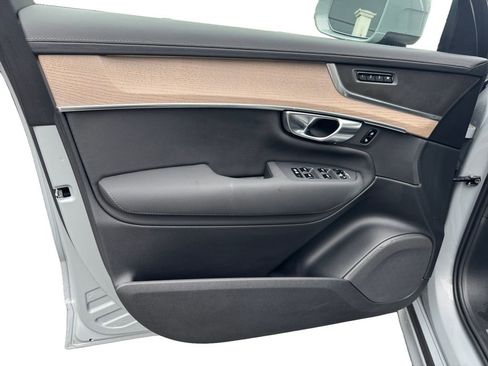 Certified 2025 Volvo XC90 B5 Plus AWD/4WD image 10