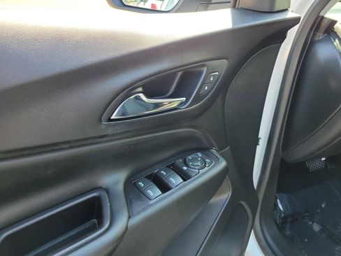 Used 2019 Chevrolet Equinox LT FWD image 18