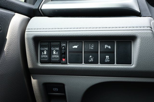 Used 2018 Honda Odyssey Touring image 15