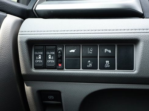 Used 2018 Honda Odyssey Touring image 15