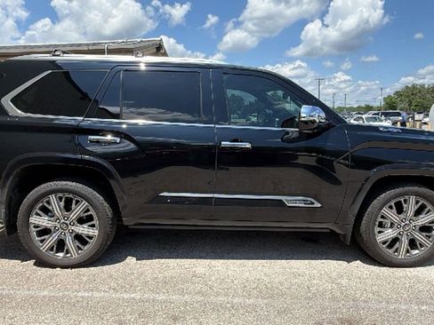 Used 2025 Toyota Sequoia Capstone AWD/4WD image 9