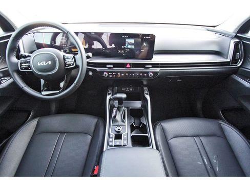 Certified 2025 Kia Sorento S w/ Panoramic Sunroof Package FWD image 9