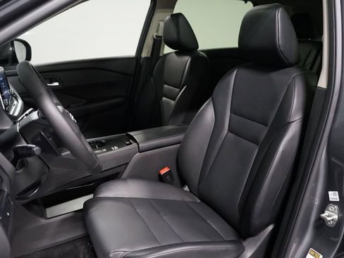 Used 2025 Nissan Rogue SV w/ SV Premium Package FWD image 25