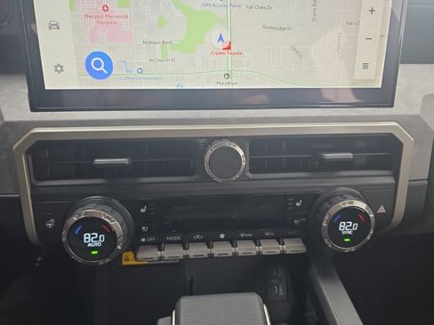 Used 2025 Toyota Tacoma Trailhunter image 23