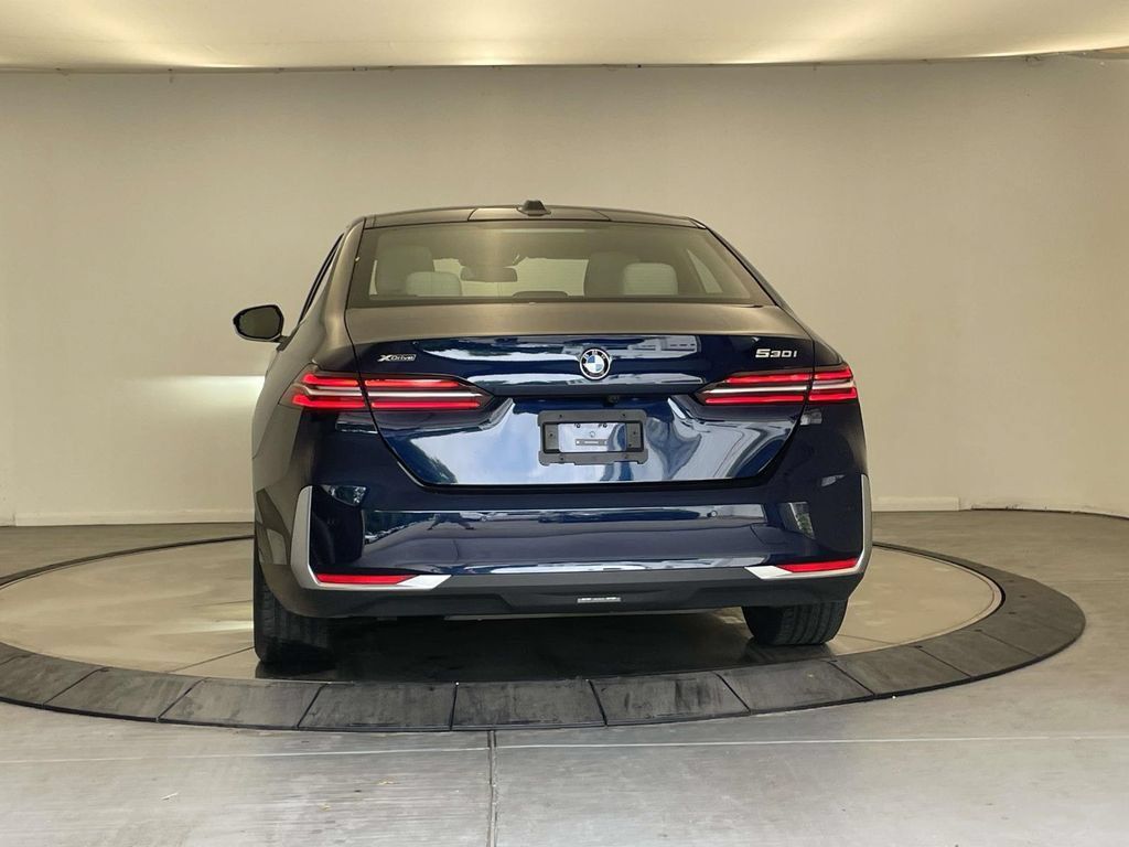 Used 2026 BMW 530i xDrive w/ Premium Package AWD/4WD image 4