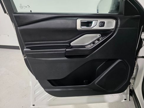 Used 2020 Ford Explorer Platinum image 18