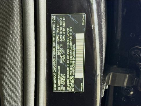 Certified 2025 Volvo XC90 B5 Core w/ Protection Package Premier image 34