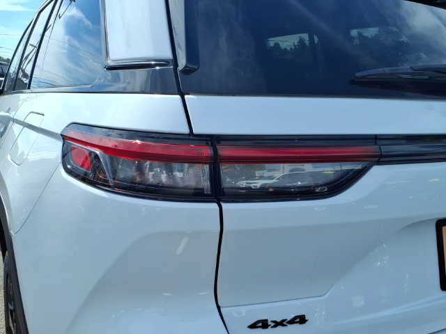 Certified 2023 Jeep Grand Cherokee Altitude AWD/4WD image 12