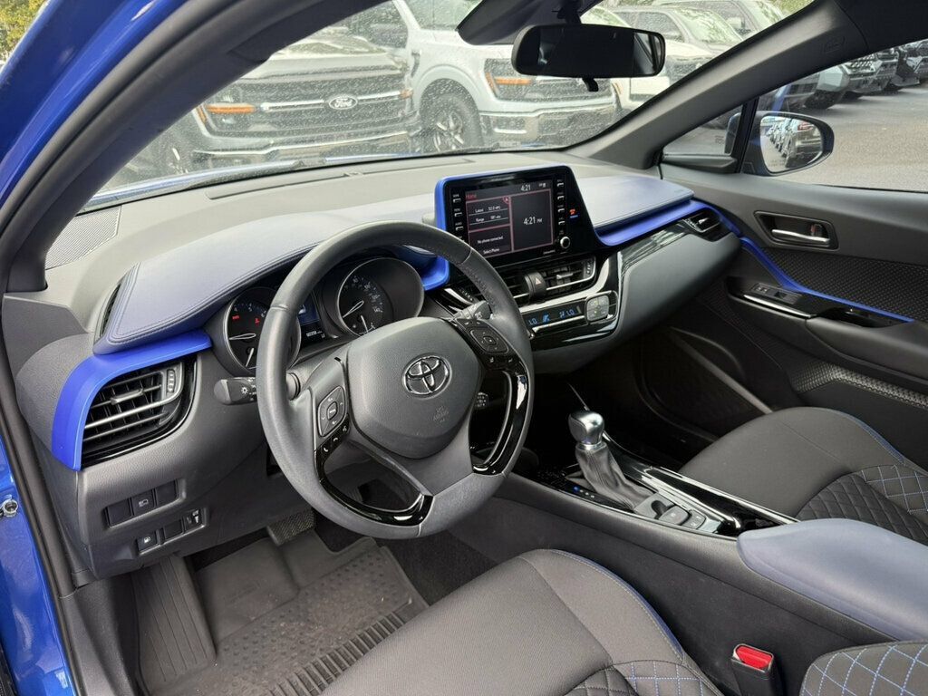 Used 2021 Toyota C-HR XLE FWD image 3