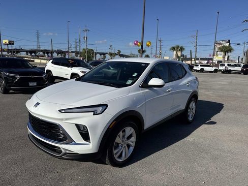 Certified 2024 Buick Encore GX Preferred image 3