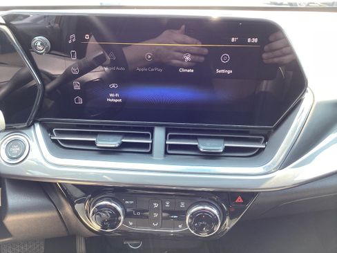 Used 2024 Chevrolet Trax ACTIV w/ Sunroof Package FWD image 19