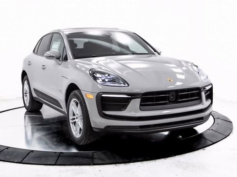 Certified 2025 Porsche Macan image 9