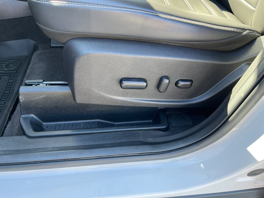 Used 2019 Ford Escape SEL AWD/4WD image 9