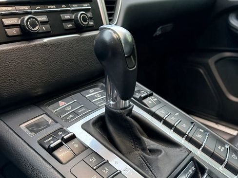 Used 2015 Porsche Macan S image 19