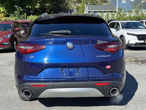 Used 2019 Alfa Romeo Stelvio Ti image 4