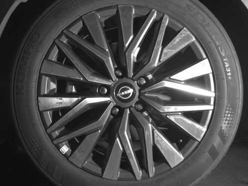 Used 2025 Nissan Altima 2.5 SV image 12