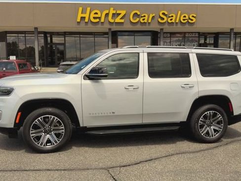 Used 2025 Jeep Wagoneer 4WD image 5
