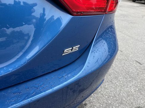 Used 2019 Toyota Camry SE w/ Audio Package FWD image 7