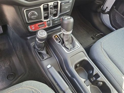 Used 2024 Jeep Wrangler Unlimited image 19