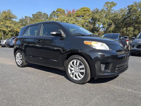Used 2012 Scion xD image 2