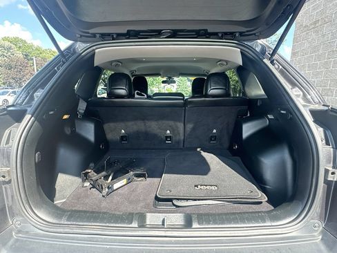 Used 2019 Jeep Cherokee Latitude Plus AWD/4WD image 23