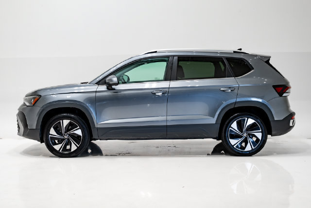Used 2025 Volkswagen Taos SE AWD/4WD image 29