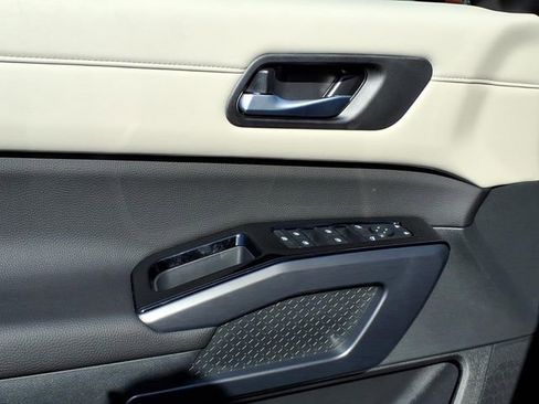 New 2026 Nissan Pathfinder SL FWD image 5