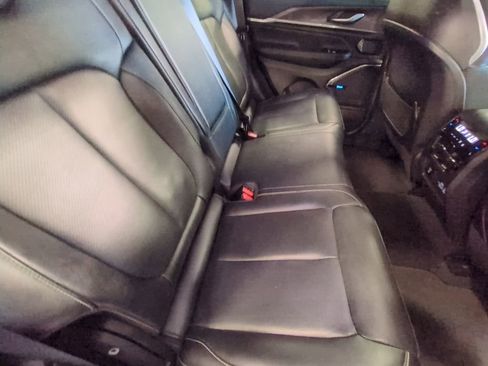 Used 2022 Jeep Grand Cherokee Overland w/ Luxury Tech Group IV image 28