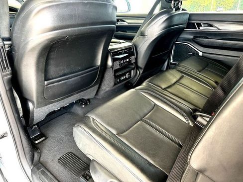 Used 2024 Jeep Wagoneer L Series II w/ Flexible Seating Group RWD image 18