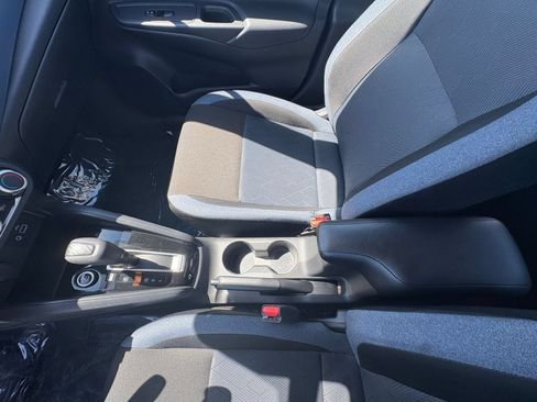 Used 2025 Nissan Versa SV FWD image 40