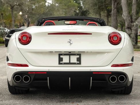 Used 2016 Ferrari California T image 7