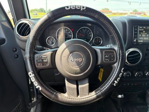 Used 2015 Jeep Wrangler Unlimited Sahara w/ Connectivity Group AWD/4WD image 42